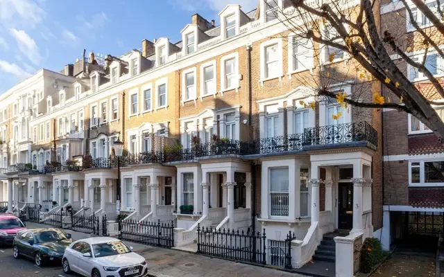 Earls Court Square 12494# 1
