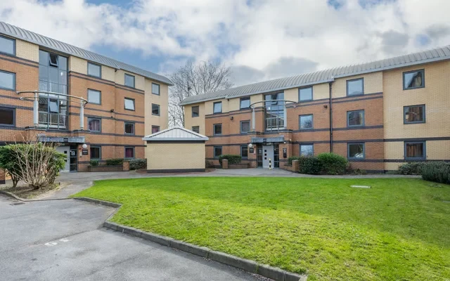 Clarence Dock Village 1