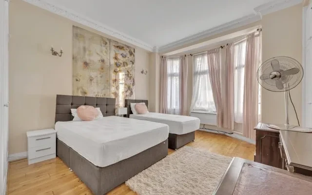 LH-Connaught Court 4