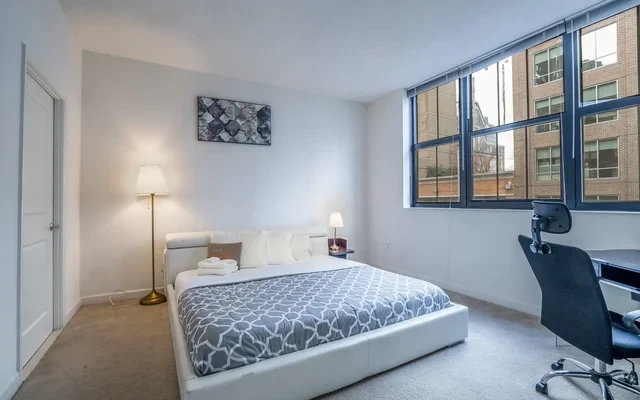 Beautiful 2 Bedroom Fully Furnished Apartment on Harborfront 3