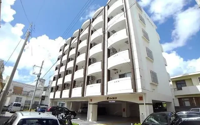 盛キャラバン 3階 – Studentenunterkunft in Urasoe