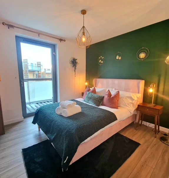 Luxury Station Apartment