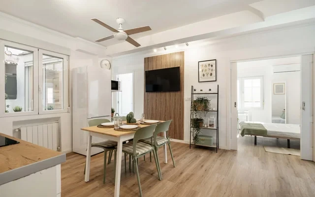 Apartment in Calle de Zabaleta, Madrid for 86 m² with 4 bedrooms 0