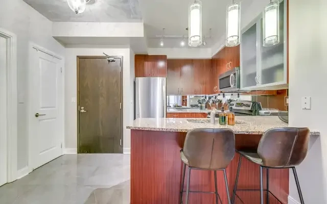 18 yorkville ave #304 3