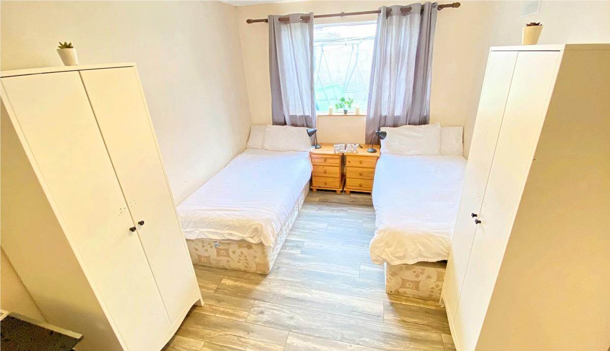 Male Twin Room Ensuite