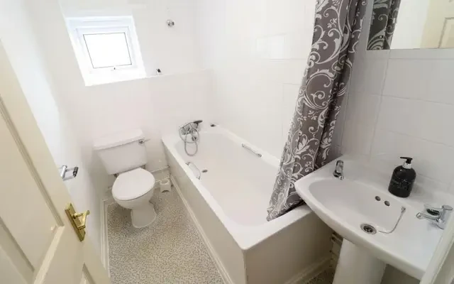 apartment in Poplar 4