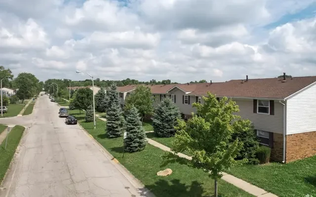Knoll Ridge Townhomes & Apartments 3
