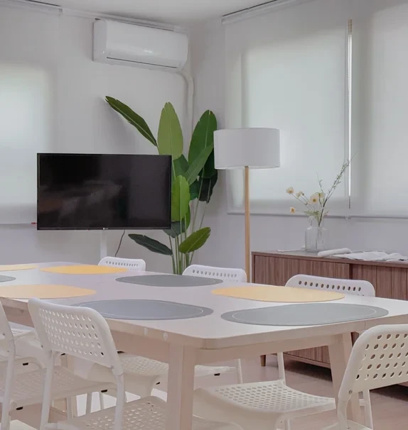 [3 mins walk to Songjeong Station] MoMo Stay