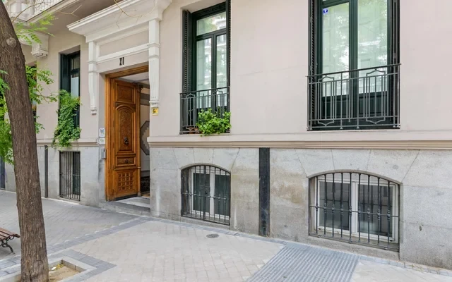 Calle de Ferraz 11ES-15-017-001H 4