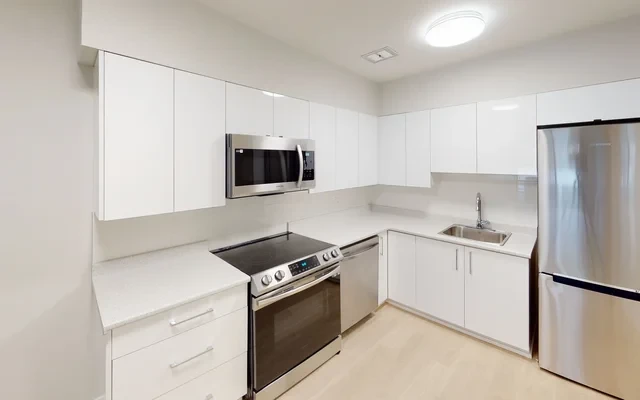 8735 Selkirk 4