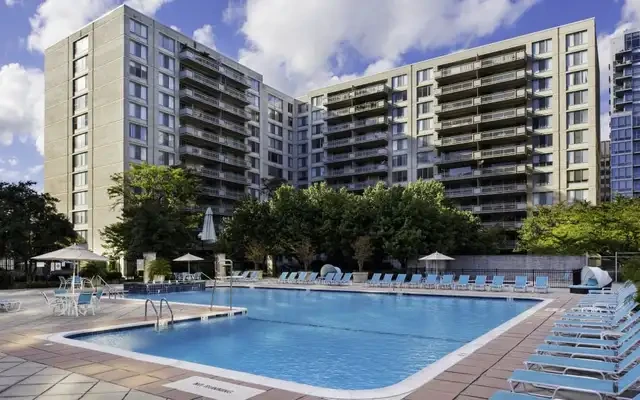 Crystal Plaza 4