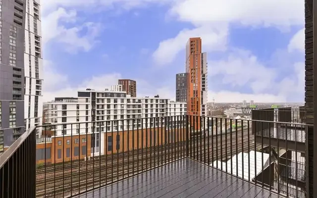 Viaduct Gardens 1