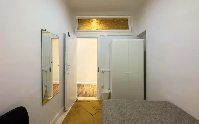 R12 - Carrer Nou de la Rambla Barcelona 08001 Spain 1