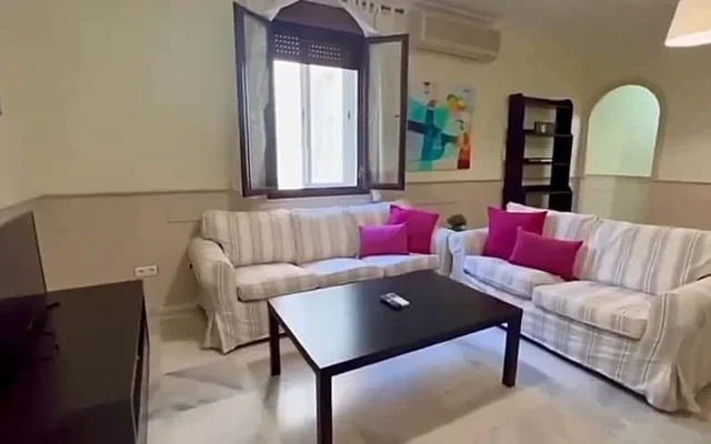 Habitacion Privada en Av de la Reina Mercedes 4