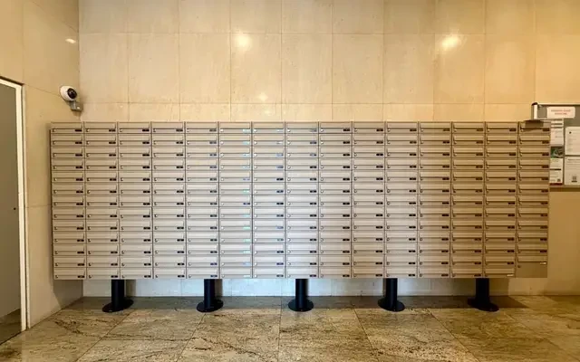 Week Street 30296# 4