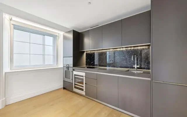 The Regents Crescent, Park Crescent West, Marylebone, London, W1B 1AL 3