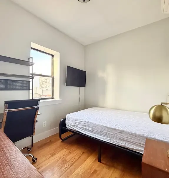 1109 36th avenue, Astoria