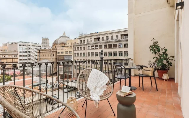 Mirra - 5 bedrooms and terrace in Eixample Dreta 0