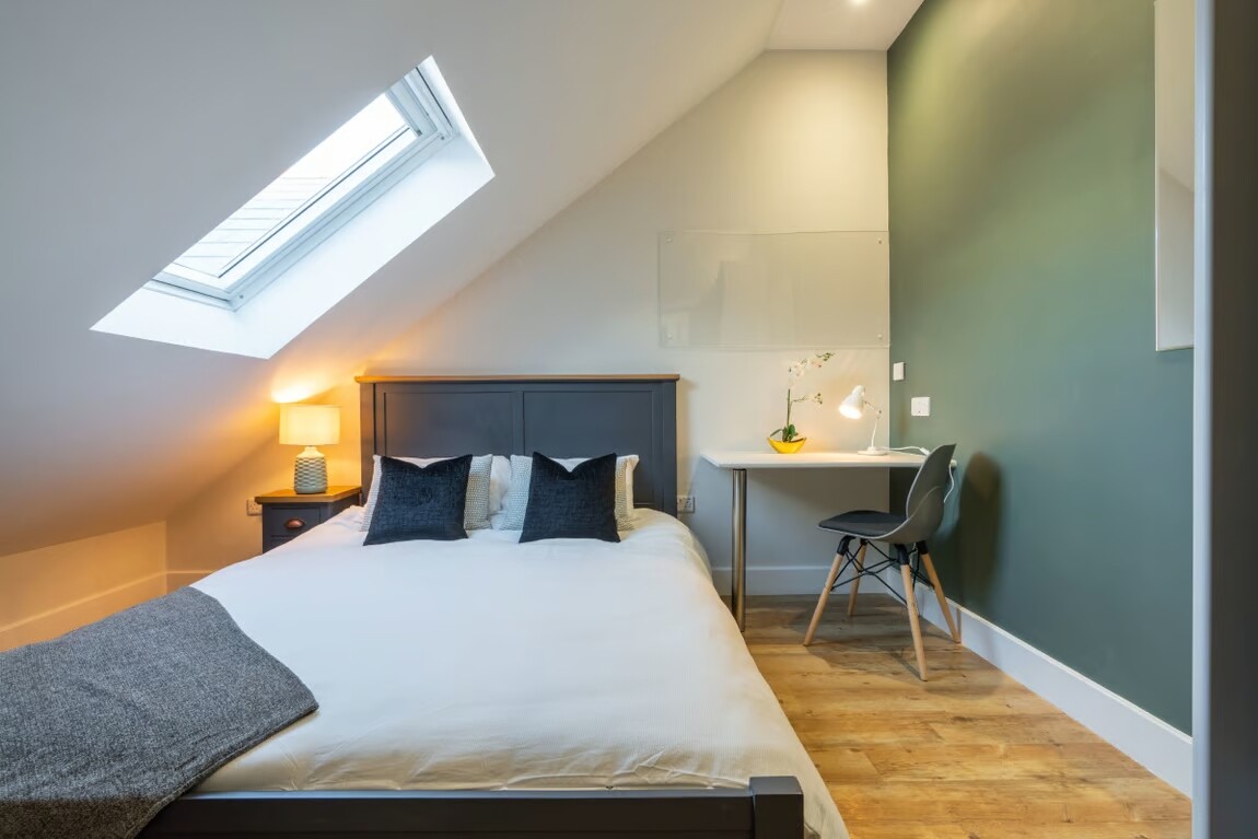 Flat 2, 124 Walter Road
