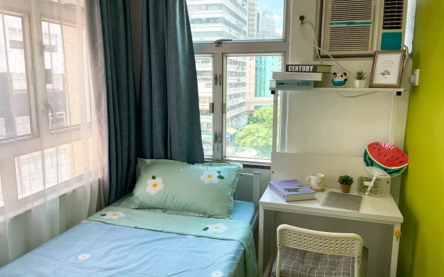 Student apartment in Prince Edward—three bedrooms and one bathroom, close to CityU and HKBU 2