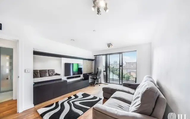Yeoman Court, London E14 0