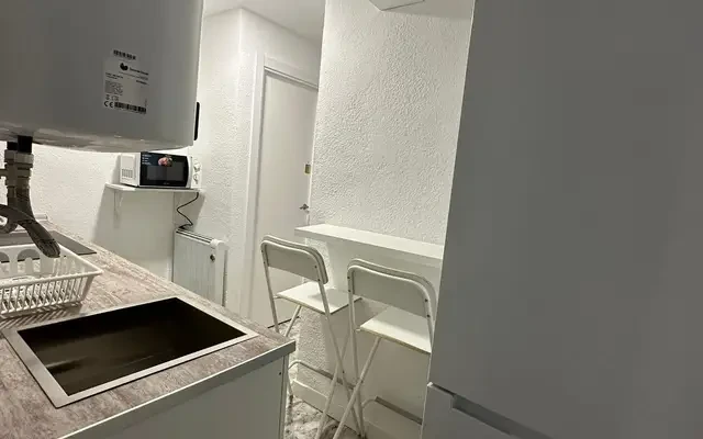 apartment near Calle de Sáhara 4