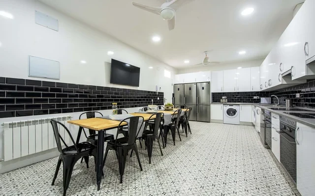 Calle de las Hileras Madrid 28013 Spain 4