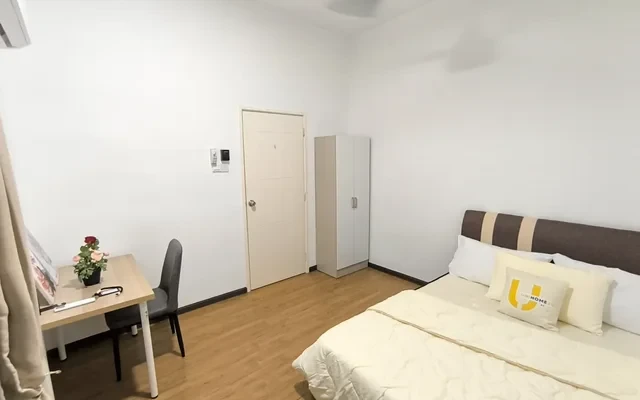 Starhill Luxury Residence - Gelugor student accommodation - Balcony Room A4