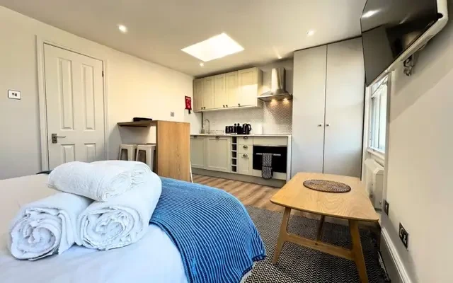 LH-195 Gloucester Place 4