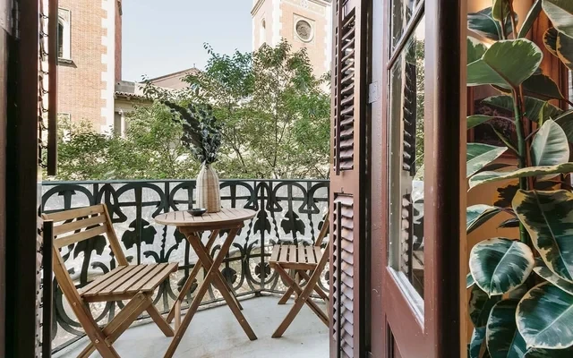 Paestum - Studio and balcony in Eixample Esquerra 1