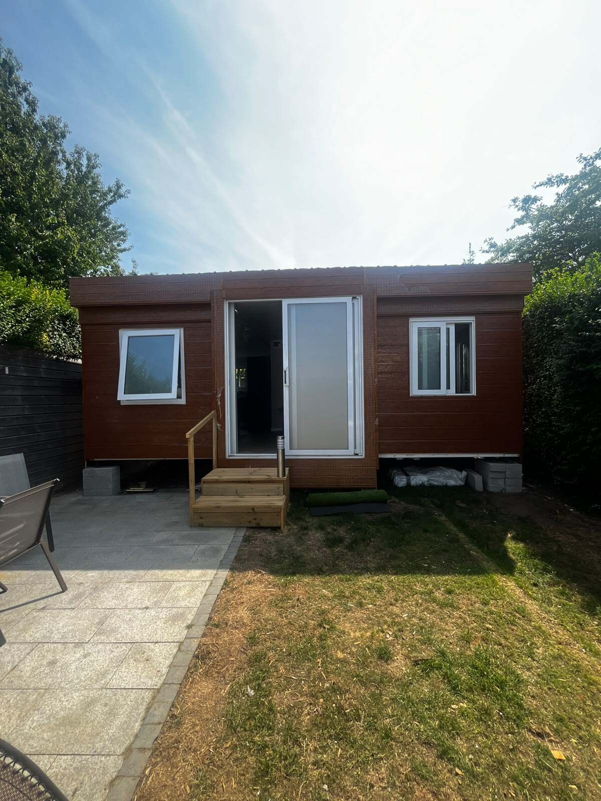 195 Barton Road East