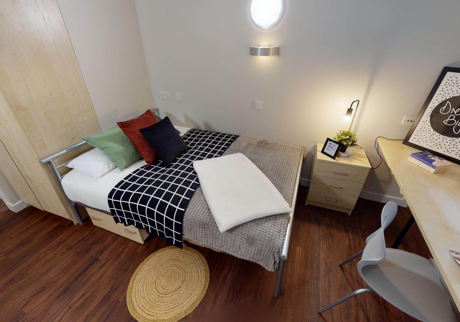 Silver En Suite Plus