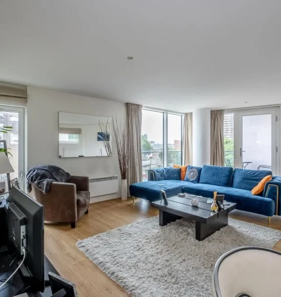 LH-Empire Square East