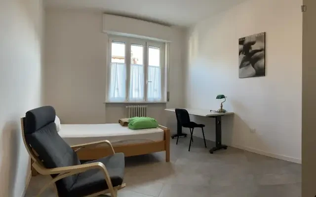 Single bedroom in a 3-bedroom apartment in Loreto 3