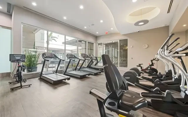 1000 Grand by Windsor Apartments - Los Angeles student accommodation - Gym