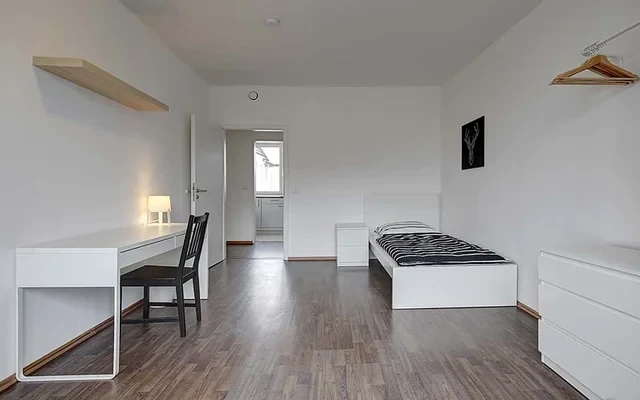 Koenig-Karl-Strasse 84DE-09-010M 0