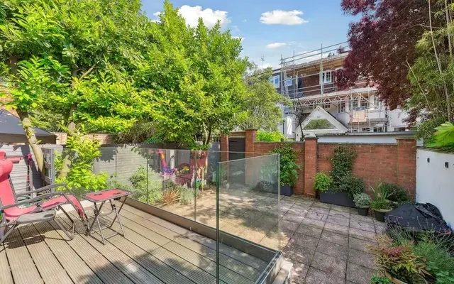 Alyth Gardens, London, NW11 7EN 2