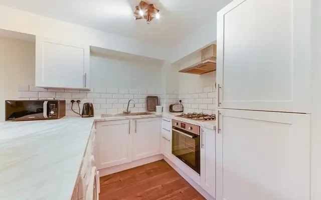 Tamarind Yard, London, E1W 2JT 2