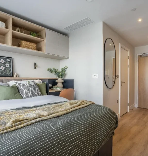 LH-The Apiary, The Mall, Ealing