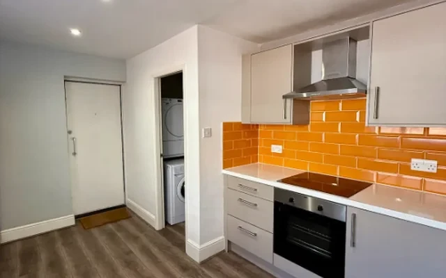 52 Auckland Avenue 2