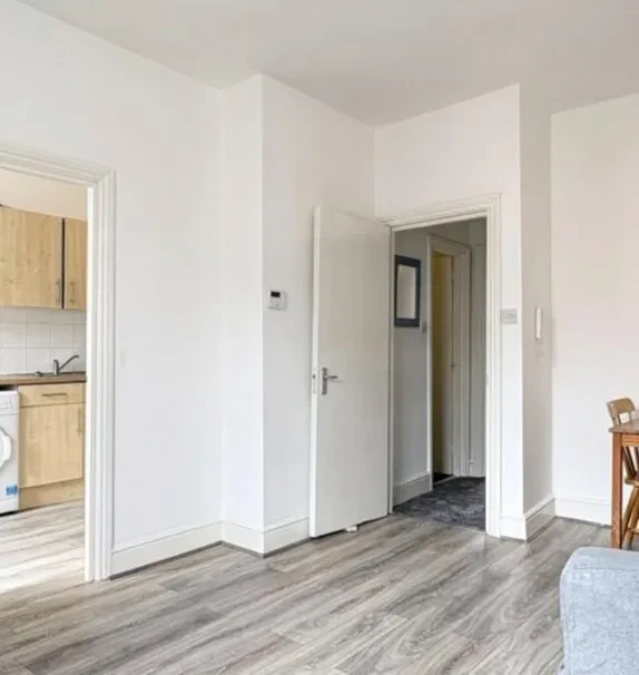 LH-Ladbroke Crescent