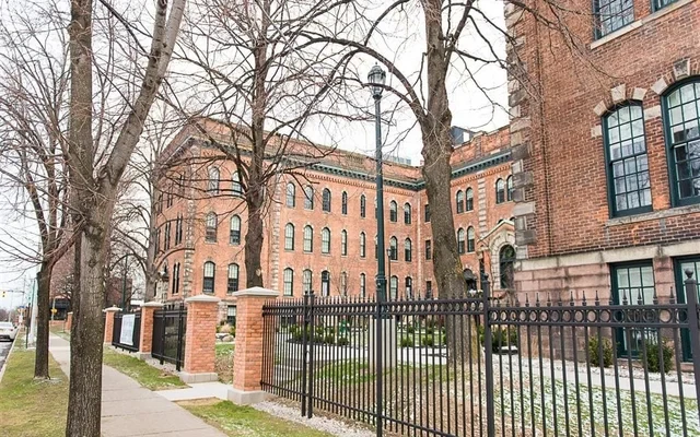 300 Alexander Apartments 3