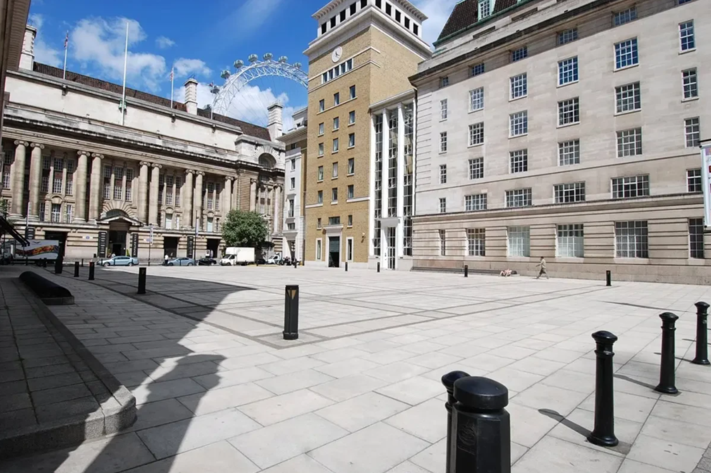 County Hall Apartment