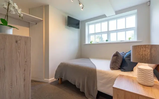 Flat 6 Shiners Yard, 123 Jesmond Road 3