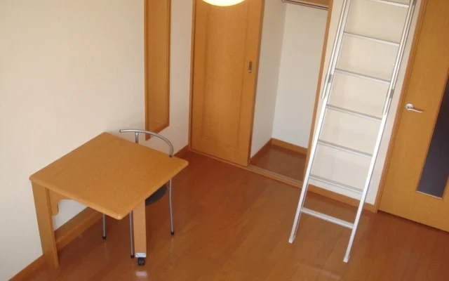 レオパレス恋の坂 103号室 2