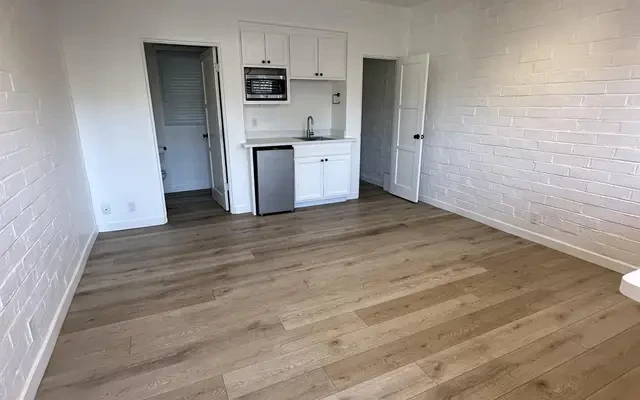 1214 Coast Village Road 3