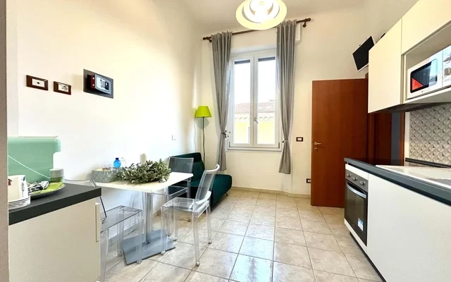 Bilocale arredato in via Irnerio per affitti mensili (2) 1