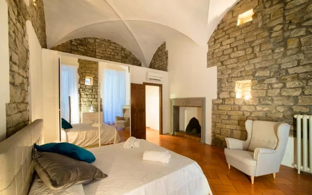 Borgo Santi Apostoli 3