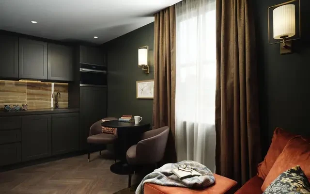 Harrington Gardens, South Kensington, London, SW7 4JW 2