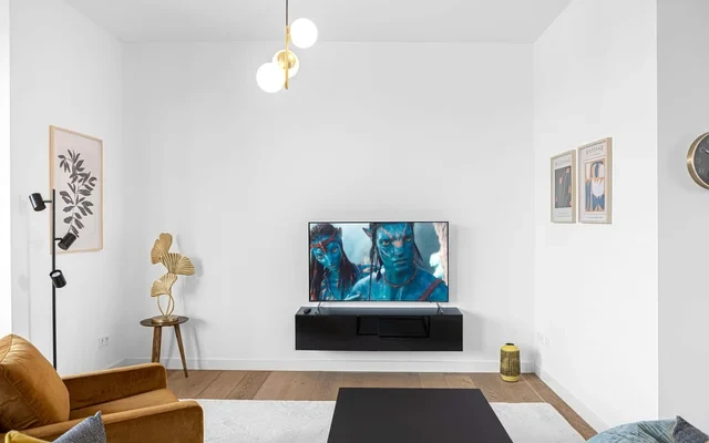 Beautiful 5 rooms and 2 balconies in a top location in Prenzlauer Berg 3